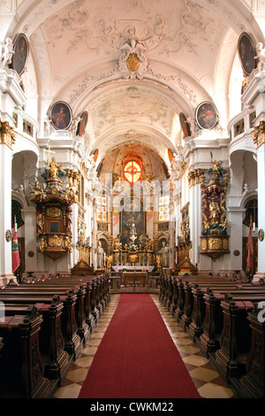 Vista interna del monastero di Durnstein chiesa costruita tra il 1720-1733 in stile barocco. Foto Stock