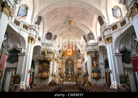 Vista interna del monastero di Durnstein chiesa costruita tra il 1720-1733 in stile barocco. Foto Stock