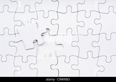 Jigsaw Puzzle in bianco con un pezzo mancante Foto Stock