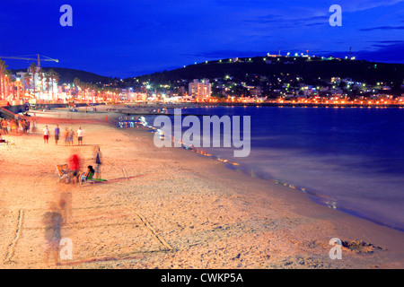 Piriapolis porto e spiaggia al tramonto o al crepuscolo. Maldonado, Uruguay. Foto Stock