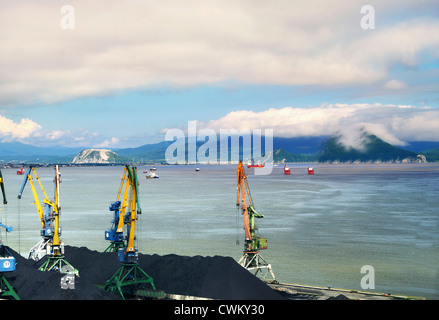 Il terminale di porta per il carbone carico nel porto Nakhodka Foto Stock