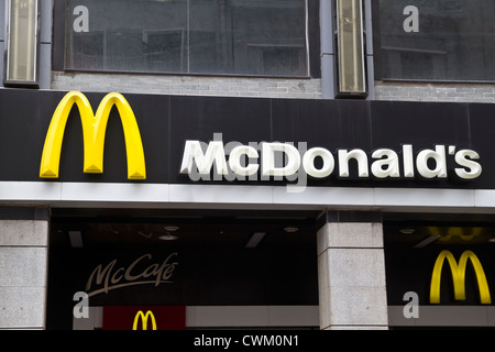 McDonald's restaurant sign Foto Stock