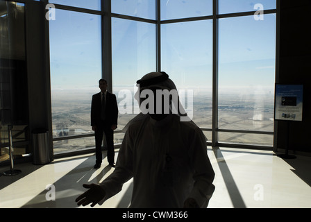 Il Burj Khalifa Tower Viewpoint, Dubai, Emirati Arabi Uniti, Emirati Arabi Uniti, Sud est il Golfo Persico, la Penisola Arabica, in Asia. Foto Stock