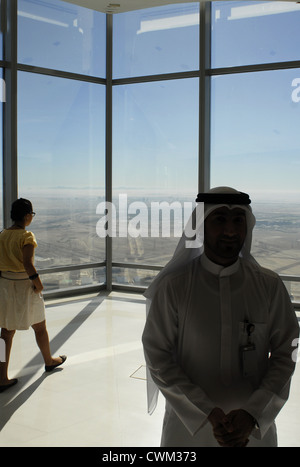 Il Burj Khalifa Tower Viewpoint, Dubai, Emirati Arabi Uniti, Emirati Arabi Uniti, Sud est il Golfo Persico, la Penisola Arabica, in Asia. Foto Stock