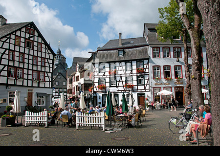 Monschau 13th secolo Nordeifel Eifel Germania casa a graticcio segue la prossima, tortuose stradine romantiche conducono attraverso la città Foto Stock