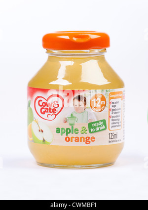 Cow & Gate succhi di frutta per bambini e infanti Foto Stock