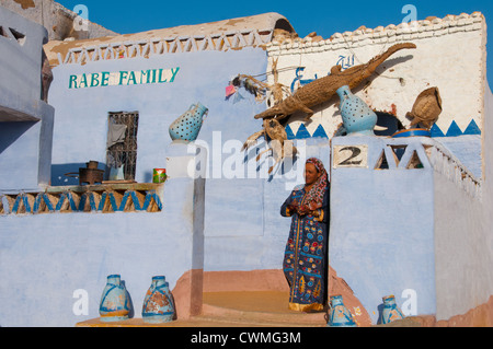 Donna nubiano ,Gharb Soheil Nubian Village sulla sponda ovest del Nilo vicino a Aswan Egitto Foto Stock