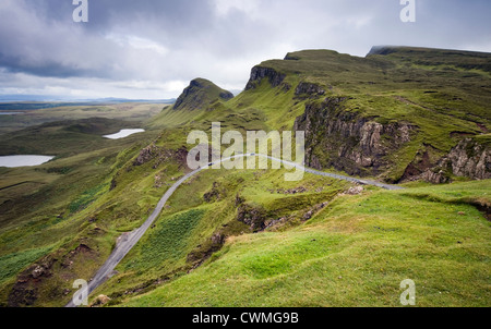 Vista panoramica del Trotternish Ridge da vicino la Quiraing sull'Isola di Skye in Scozia, Regno Unito Foto Stock