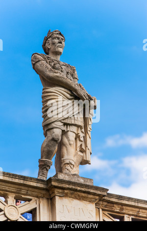 Regno Unito, Somerset, bagno, statua di Giulio Cesare a Bagni Romani Foto Stock