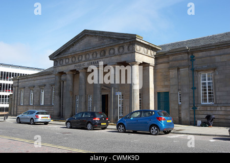 Inverness biblioteca pubblica highland scozia uk precedentemente le campane istituzione scuola e poi courthouse stazione di polizia e teatro Foto Stock