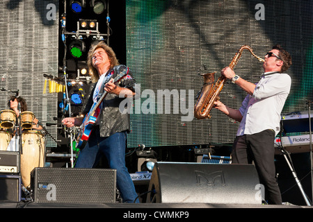 Il cantante John Parr esibirsi sul palco del Festival di riavvolgimento Henley on Thames 2012. PER0316 Foto Stock