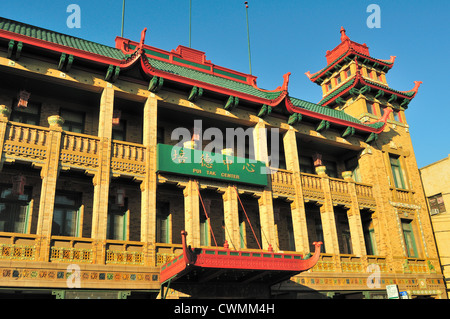 Stati Uniti Illinois Chicago il pui Tak Center (precedentemente noto come su Leong Merchants Association Edificio) Chinatown costruito 1928 Foto Stock