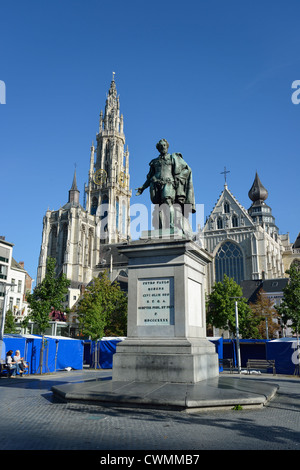 Statua di Rubens e Cattedrale di Antwep guglia, Groenplaats, Anversa, provincia di Anversa, la regione fiamminga, Belgio Foto Stock