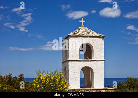 Il campanile di una cappella vicino Potistika beach (Pelion peninsular, Tessaglia, Grecia) Foto Stock