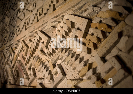 Figure geometriche nel Patio de las Grecas in zapoteco rovine di Mitla nella San Pablo Villa de Mitla, Oaxaca Foto Stock