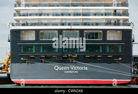 Cunard liner "Queen Victoria" ormeggiato al posto di ormeggio 101. Western Docks, Porto di Southampton Southampton, Hampshire, Inghilterra, Regno Unito. Foto Stock