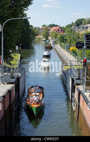 Canal lock, Plau, Mecklenburg laghi, Meclemburgo-Pomerania Occidentale, Germania Foto Stock