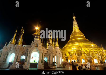 Pagoda Schwedagon di notte Foto Stock