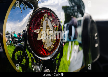 Badge su un serbatoio di benzina in una BSA 500 B33, 1958 classic motociclo Foto Stock