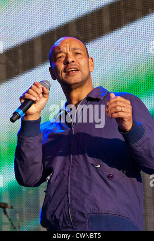 Roland dono ex cantante di belle giovani cannibali presso il Festival di riavvolgimento Henley on Thames 2012. PER0324 Foto Stock