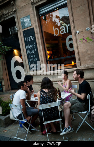 La gente seduta al Bar 6 di Palermo Soho, Buenos Aires, Argentina. Foto Stock