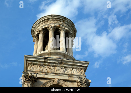 Mausoleo romano del Julii (C40BC) - uno dei Les Antiques - presso la città romana o rovine di Glanum Saint-Rémy-de-Provence Francia Foto Stock