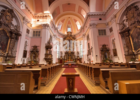 Interno della chiesa di San Giacomo a Jičín in Kralovehradecky kraj (Hradec Králové Regione), Repubblica Ceca Foto Stock