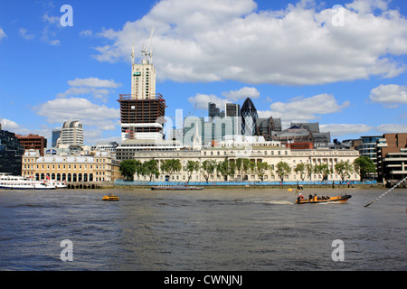 Custom House, il vecchio mercato di Billingsgate e del Walkie-Talkie in costruzione sul Fiume Tamigi, Southwark Londra England Regno Unito. Foto Stock