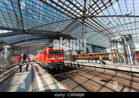 L'Europa, Germania, Berlin, Berlin Hauptbahnhof (stazione centrale). Foto Stock