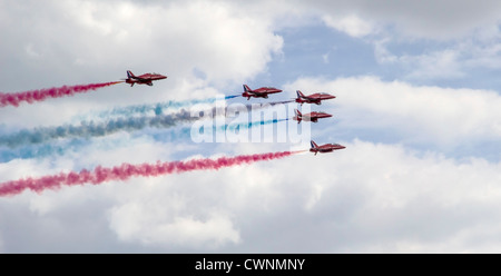 Le frecce rosse Aerobatic Team in occasione dell'annuale Festival di aria al di sopra della Baia di Poole, Bournemouth, Regno Unito Foto Stock