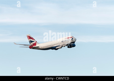 Un British Airways Boeing 747- 400 jetliner partono dall'Aeroporto Internazionale di Vancouver. Foto Stock