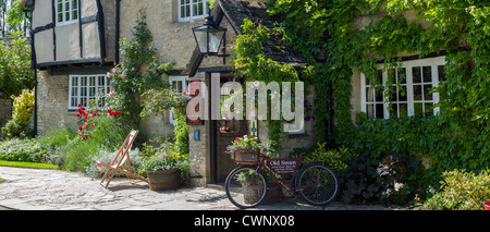 La Old Swan Hotel e Public House in Minster Lovell in Cotswolds, Oxfordshire, Regno Unito Foto Stock