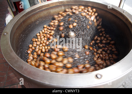 Castagne arrosto in vendita a Bangkok Chinatown , della Thailandia Foto Stock