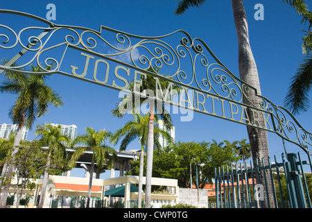 Cancello di ingresso SIGN JOSE MARTI PARK Little Havana Miami Florida USA Foto Stock