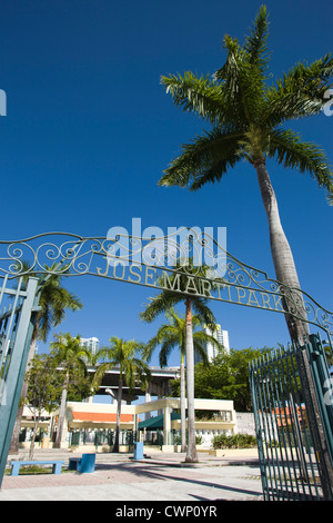 Cancello di ingresso SIGN JOSE MARTI PARK Little Havana Miami Florida USA Foto Stock