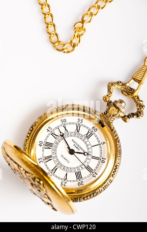 Francese antico golden pocket watch Sauvignon Parigi con catena e custodia di protezione Foto Stock