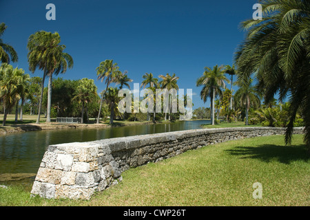 ROYAL PALM LAGO Fairchild Tropical Botanic Garden CORAL GABLES FLORIDA USA Foto Stock