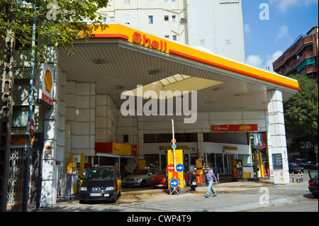 Distributore di benzina Shell in Barcellona Catalogna, ES Foto Stock