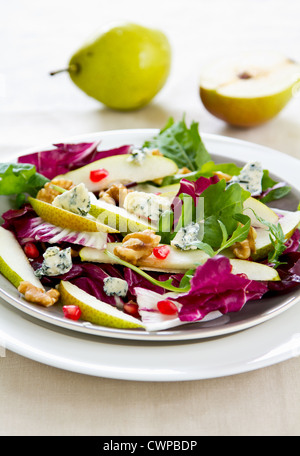 Pera,melograno con formaggio blu e rucola Foto Stock