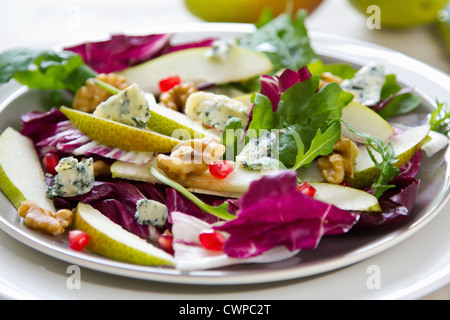 Pera,melograno con formaggio blu e rucola Foto Stock