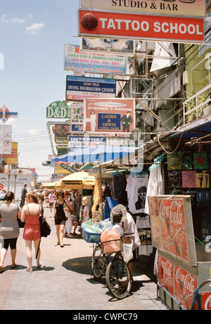 Khaosan Road a banglamphu Bangkok in Thailandia in estremo oriente Asia sudorientale. holiday vacation backpacking backpacker avventura wanderlust evasione travel Foto Stock