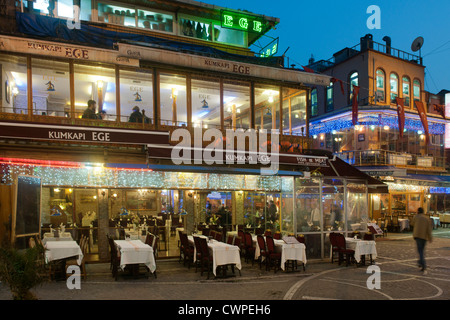 Türkei, Istanbul, Fischrestaurants in Kumkapi am Platz am Ende der Cap Ariz Sokak Foto Stock