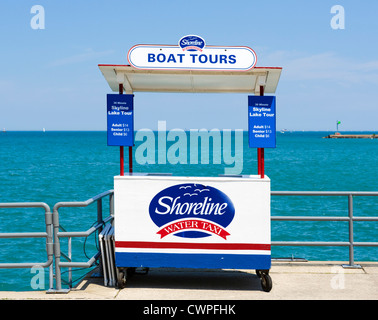 Litorale acqua taxi e giro del lago booth sul lungolago di Grant Park, il lago Michigan, Chicago, Illinois, Stati Uniti d'America Foto Stock