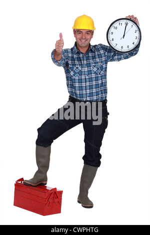 Pollice in alto da un lavoratore edile con un orologio Foto Stock