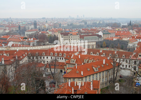 Vista sui tetti di Praga, dal Castello di Praga, Repubblica Ceca Foto Stock