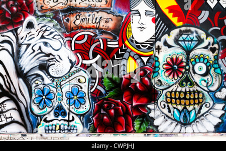 Murale dipinto sulla parete nella zona di funk in "Santa Barbara, California Foto Stock