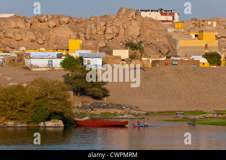 Vista da Gharb Soheil Nubian Village sulla sponda ovest del Nilo vicino a Aswan Egitto Foto Stock
