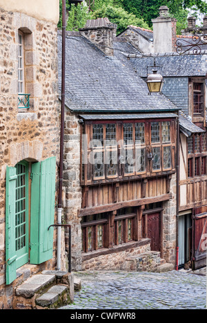 A struttura mista in legno e muratura edificio Dinan Bretagna Francia Foto Stock