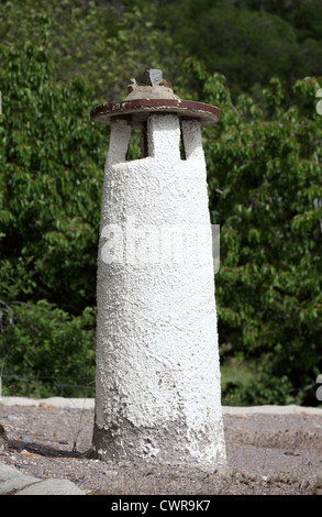 Traiditional camino bianco in un villaggio andaluso, Spagna Foto Stock