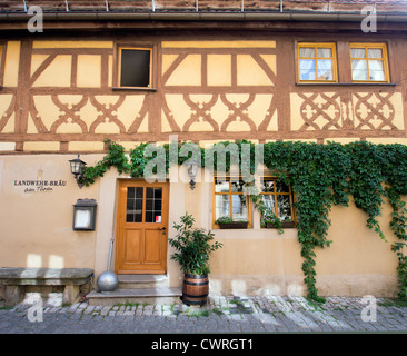 Locanda tradizionale a Rothenburg ob der Tauber medievale in Baviera Germania Foto Stock